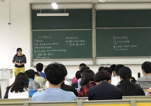 大學(xué)副教授曬 年收入 ,看到金額網(wǎng)友酸了,大學(xué)老師 真香